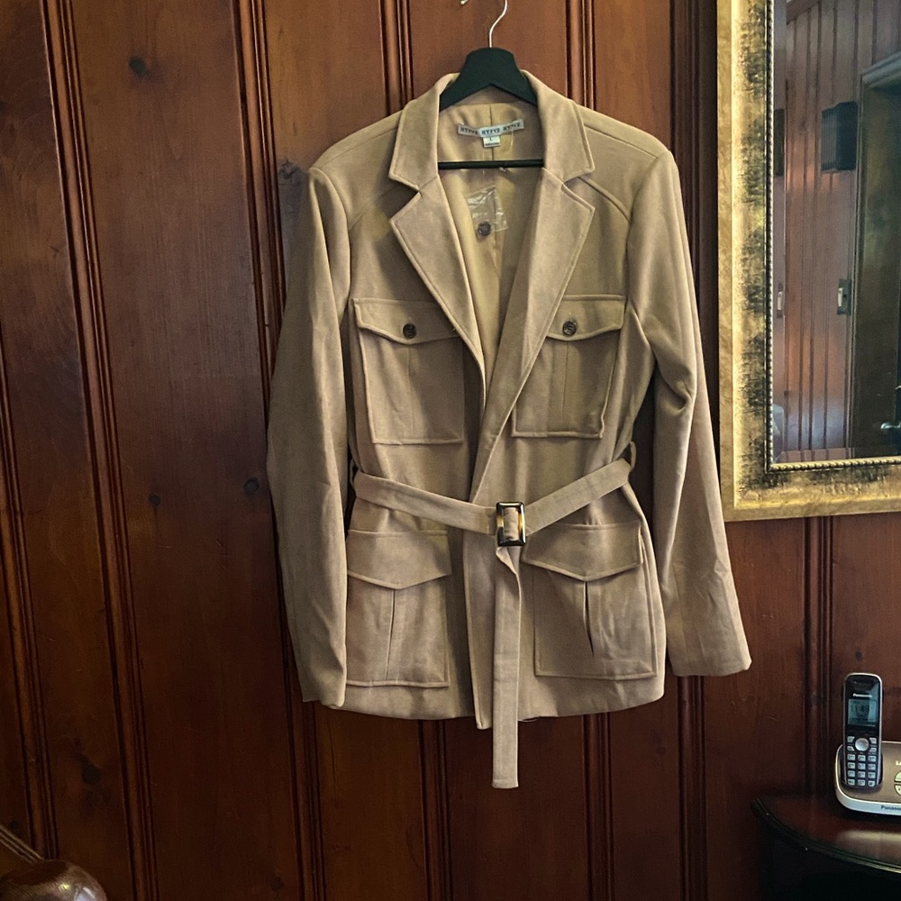 Camel colored shirt jacket/blazer size large NWOT